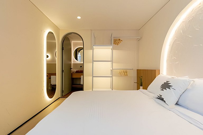 Casa Fiora | 2BR Laureles Apt – Kitchen, WiFi & AC