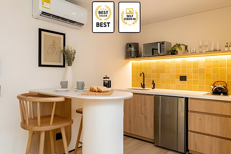 Casa Fiora|Studio Laureles w/Patio, Kitchen & WiFi