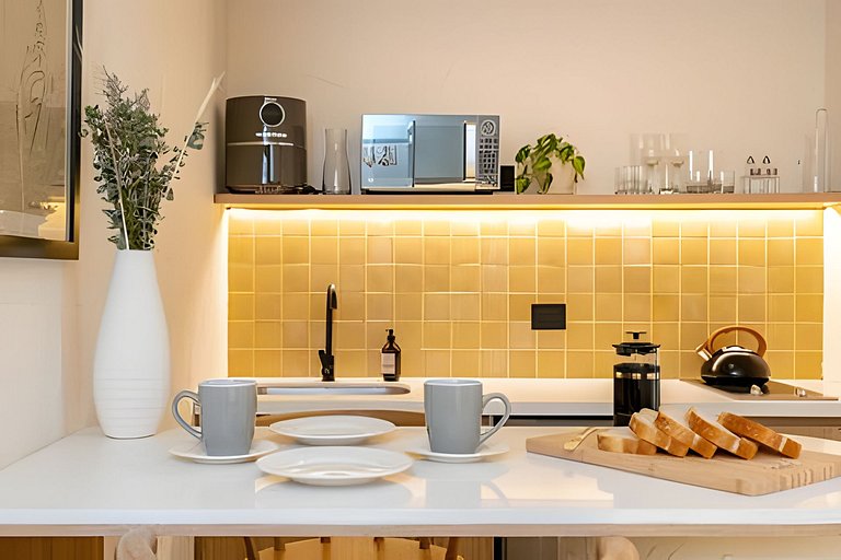 Casa Fiora|Studio Laureles w/Patio, Kitchen & WiFi