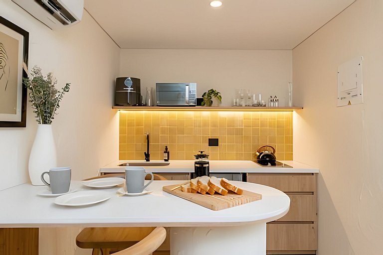 Casa Fiora|Studio Laureles w/Patio, Kitchen & WiFi