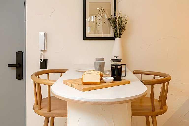 Casa Fiora|Studio Laureles w/Patio, Kitchen & WiFi