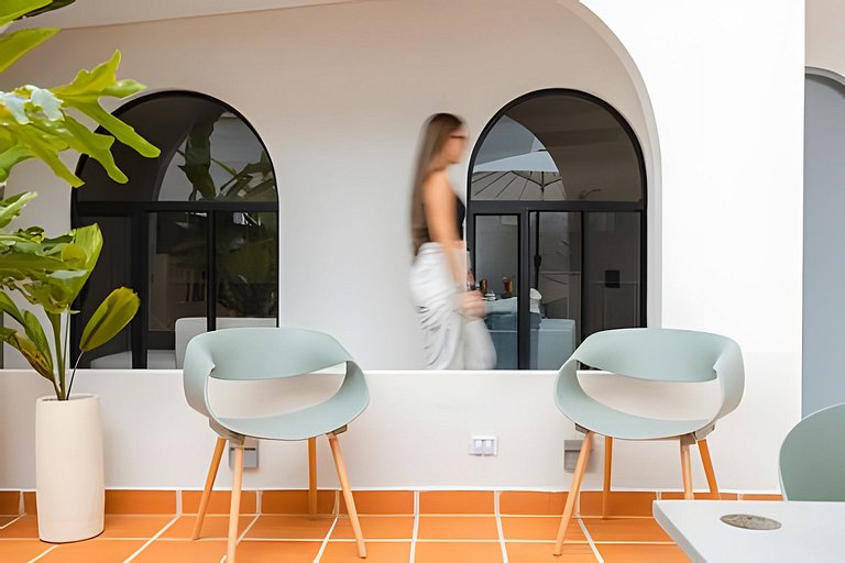 Casa Fiora|Studio Laureles w/Patio, Kitchen & WiFi