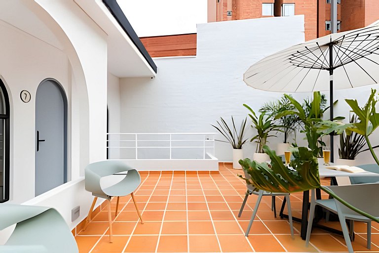 CasaFiora|1BR Laureles Apt w/ Desk, Kitchen & WiFi