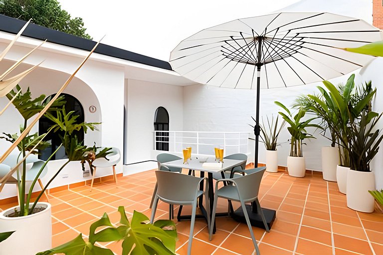 CasaFiora|1BR Laureles Apt w/ Desk, Kitchen & WiFi