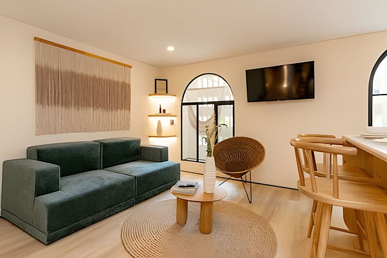 Casa Fiora| 2BR Laureles Apt w/ Balcony, AC & WiFi