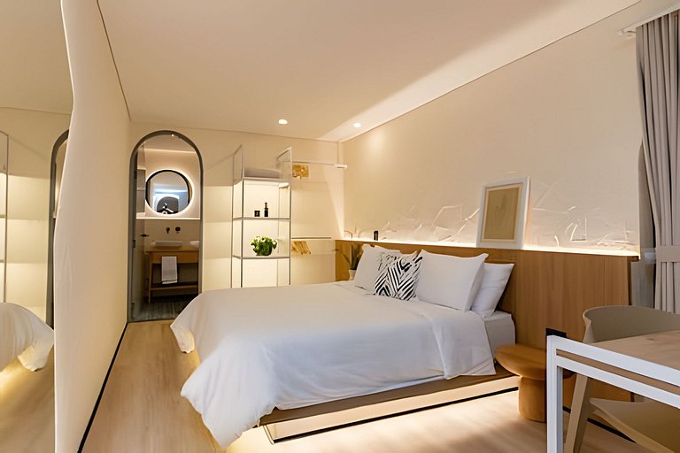 Casa Fiora| 2BR Laureles Apt w/ Balcony, AC & WiFi