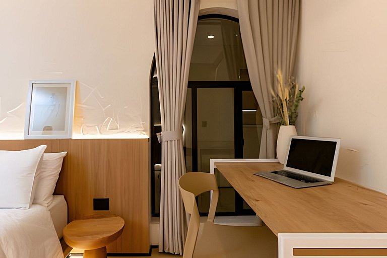 Casa Fiora| 2BR Laureles Apt w/ Balcony, AC & WiFi