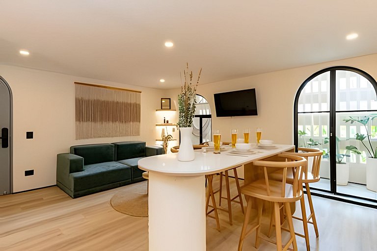 Casa Fiora| 2BR Laureles Apt w/ Balcony, AC & WiFi