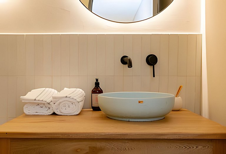 Casa Fiora| 2BR Laureles Apt w/ Balcony, AC & WiFi