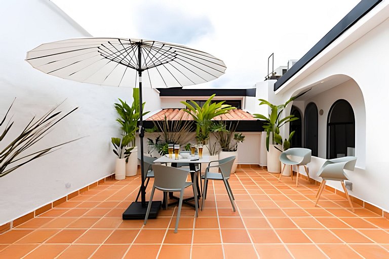 Casa Fiora| 2BR Laureles Apt w/ Balcony, AC & WiFi