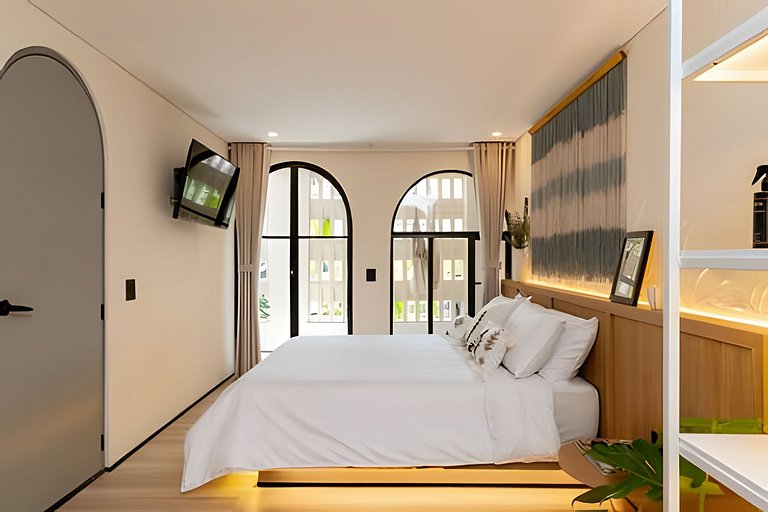 Casa Fiora|Studio Laureles w/Patio, Kitchen & WiFi