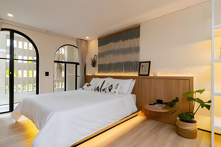 Casa Fiora|Studio Laureles w/Patio, Kitchen & WiFi