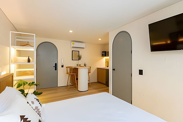 Casa Fiora|Studio Laureles w/Patio, Kitchen & WiFi