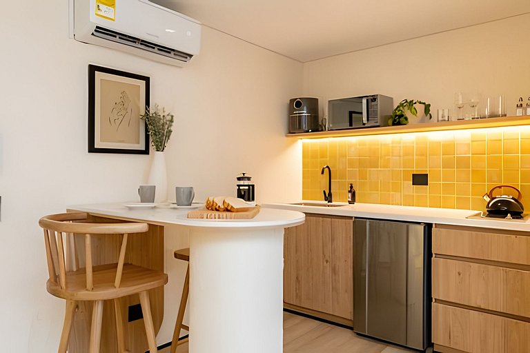 Casa Fiora|Studio Laureles w/Patio, Kitchen & WiFi