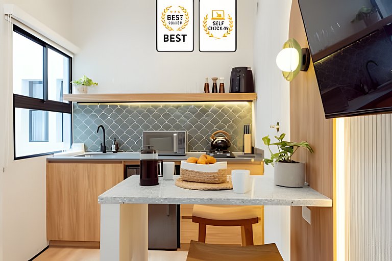 Luxury boho apartment - A/C - Kitchen- Fast Wi-Fi