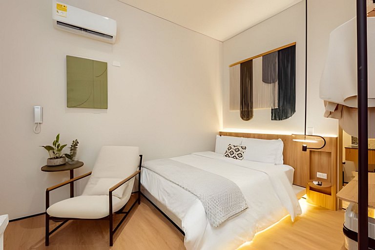 Luxury boho apartment - A/C - Kitchen- Fast Wi-Fi