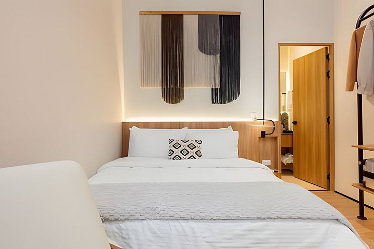 Luxury boho apartment - A/C - Kitchen- Fast Wi-Fi