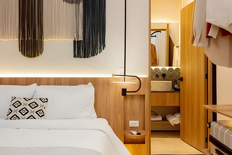 Luxury boho apartment - A/C - Kitchen- Fast Wi-Fi