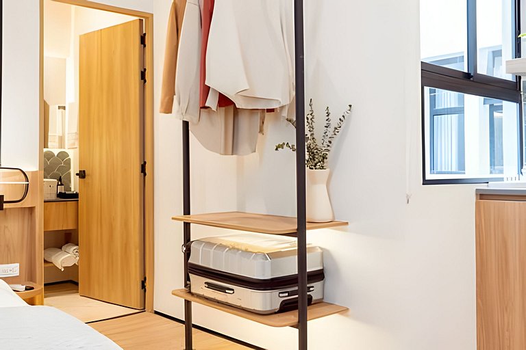 Luxury boho apartment - A/C - Kitchen- Fast Wi-Fi