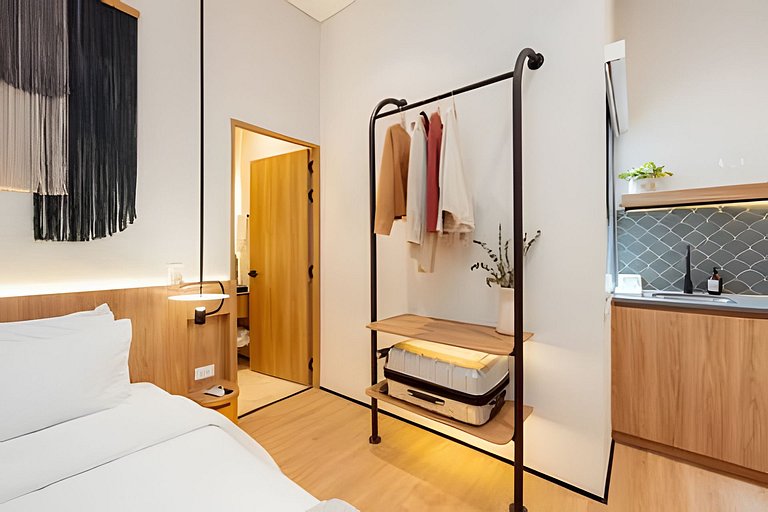 Luxury boho apartment - A/C - Kitchen- Fast Wi-Fi