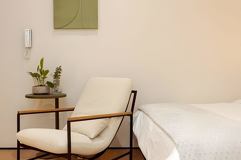 Luxury boho apartment - A/C - Kitchen- Fast Wi-Fi