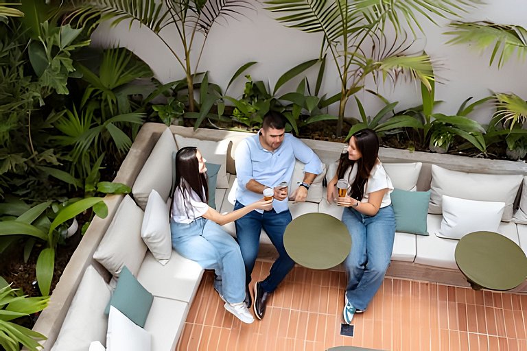 Luxury boho apartment - A/C - Kitchen- Fast Wi-Fi