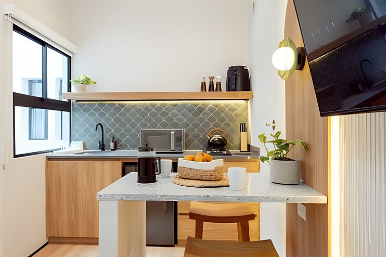 Luxury boho apartment - A/C - Kitchen- Fast Wi-Fi