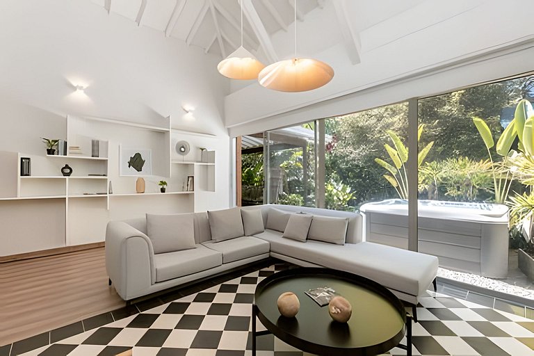 Villa in Poblado+6BR+Jacuzzi+Ping Pong+BBQ!