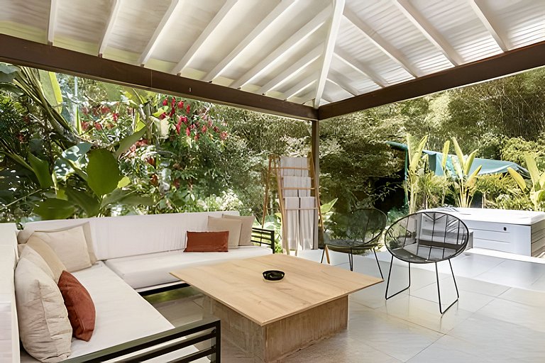 Villa in Poblado+6BR+Jacuzzi+Ping Pong+BBQ!