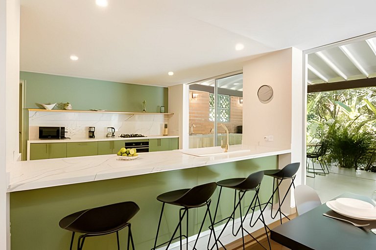 Villa in Poblado+6BR+Jacuzzi+Ping Pong+BBQ!