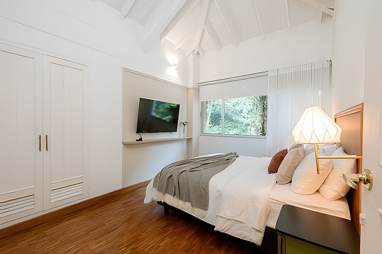 Villa in Poblado+6BR+Jacuzzi+Ping Pong+BBQ!