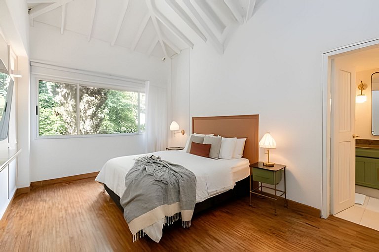 Villa in Poblado+6BR+Jacuzzi+Ping Pong+BBQ!