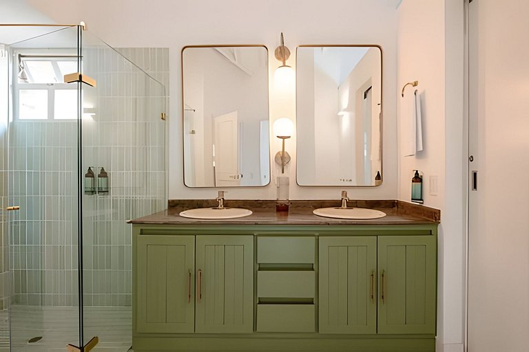 Villa in Poblado+6BR+Jacuzzi+Ping Pong+BBQ!