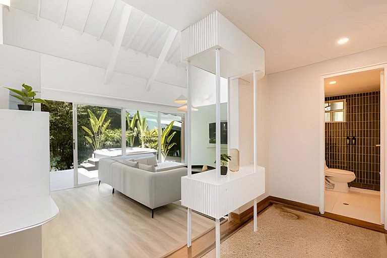 Villa in Poblado+6BR+Jacuzzi+Ping Pong+BBQ!