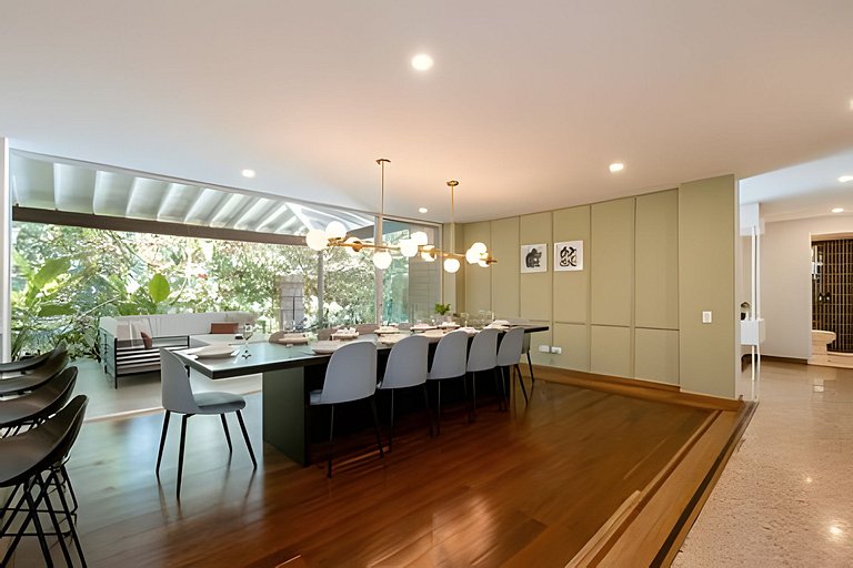 Villa in Poblado+6BR+Jacuzzi+Ping Pong+BBQ!