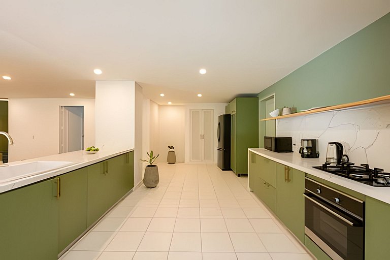 Villa in Poblado+6BR+Jacuzzi+Ping Pong+BBQ!