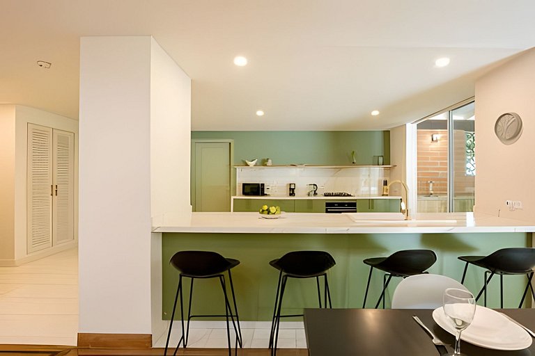 Villa in Poblado+6BR+Jacuzzi+Ping Pong+BBQ!