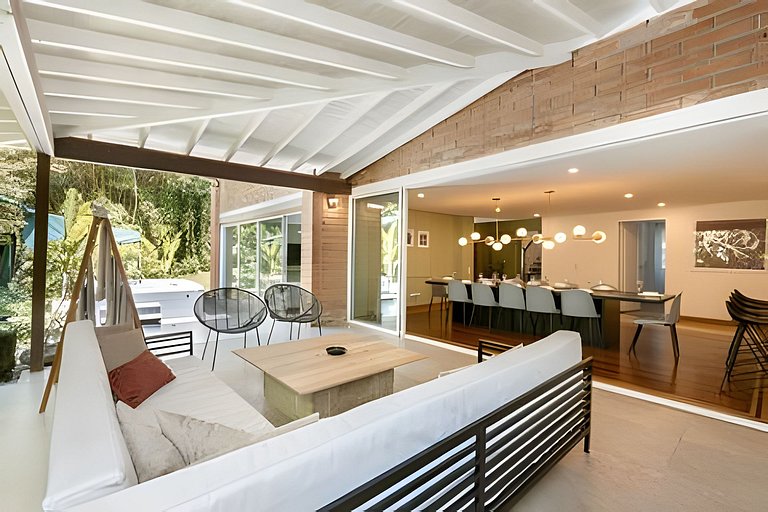 Villa in Poblado+6BR+Jacuzzi+Ping Pong+BBQ!