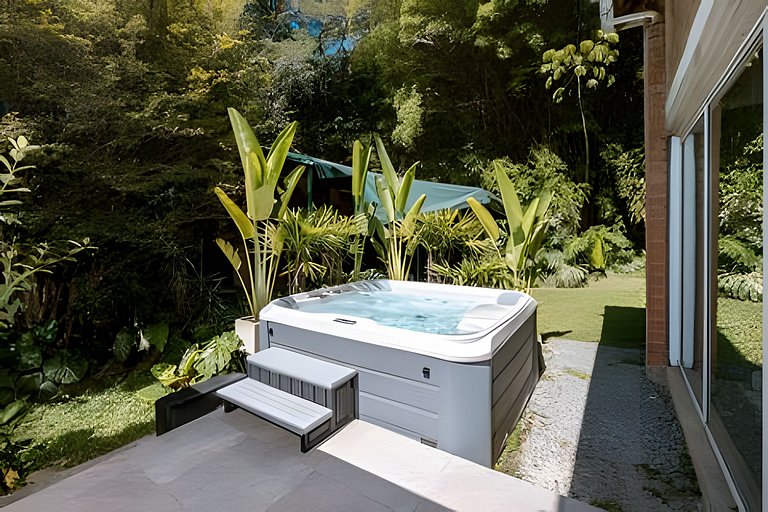 Villa in Poblado+6BR+Jacuzzi+Ping Pong+BBQ!