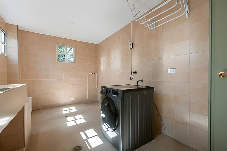 Villa in Poblado+6BR+Jacuzzi+Ping Pong+BBQ!