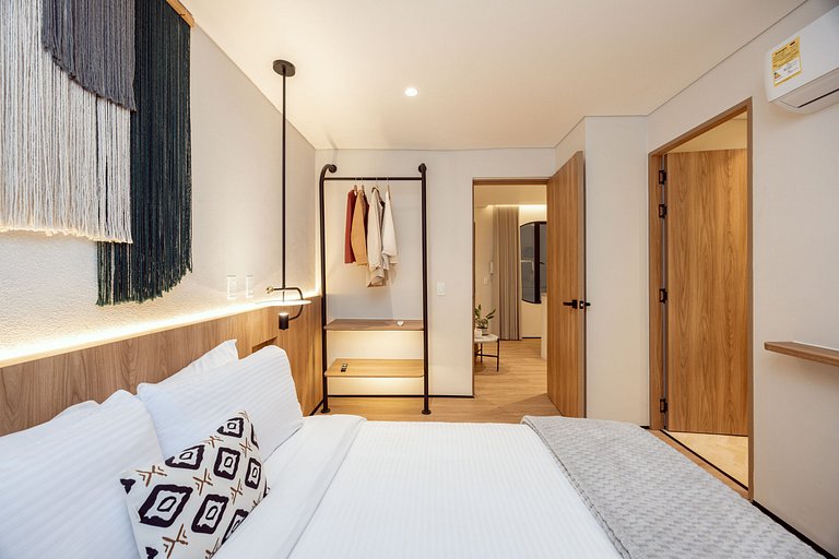 Luxury boho apartment - A/C - Kitchen- Fast Wi-Fi