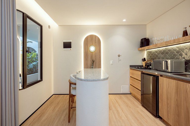 Luxury boho apartment - A/C - Kitchen- Fast Wi-Fi