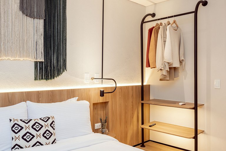 Luxury boho apartment - A/C - Kitchen- Fast Wi-Fi