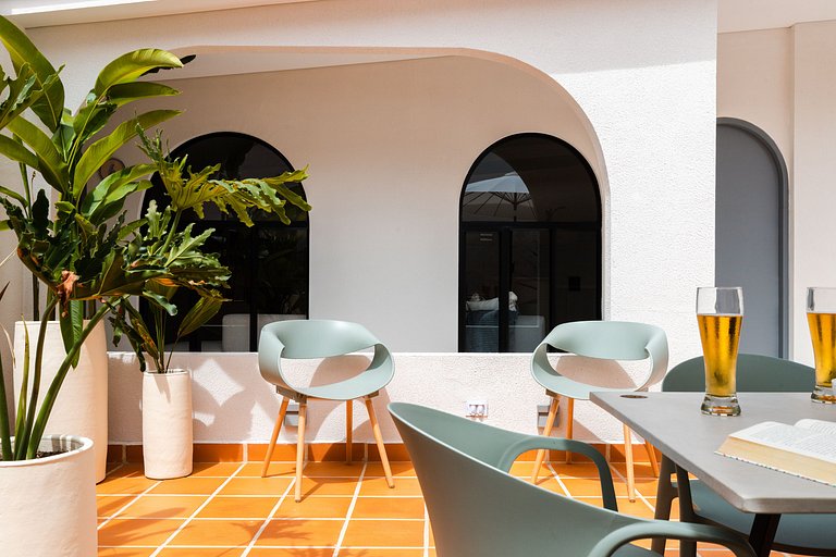 Casa Fiora|Studio Laureles w/Patio, Kitchen & WiFi